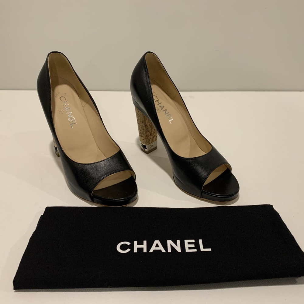 Authentic Chanel Lambskin Cork Chain CC Peep Toe Pumps